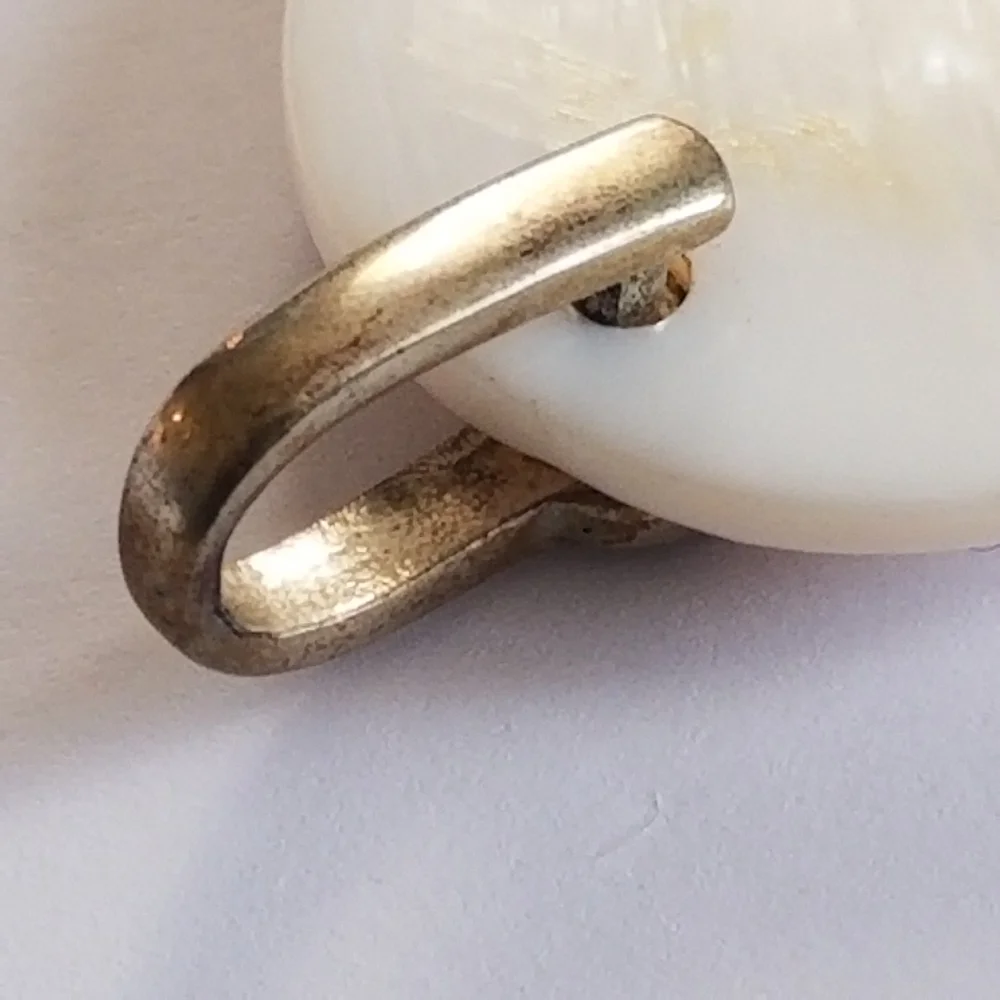 Vintage seashell pendant mother of pearl off white gold tone beach sea shell